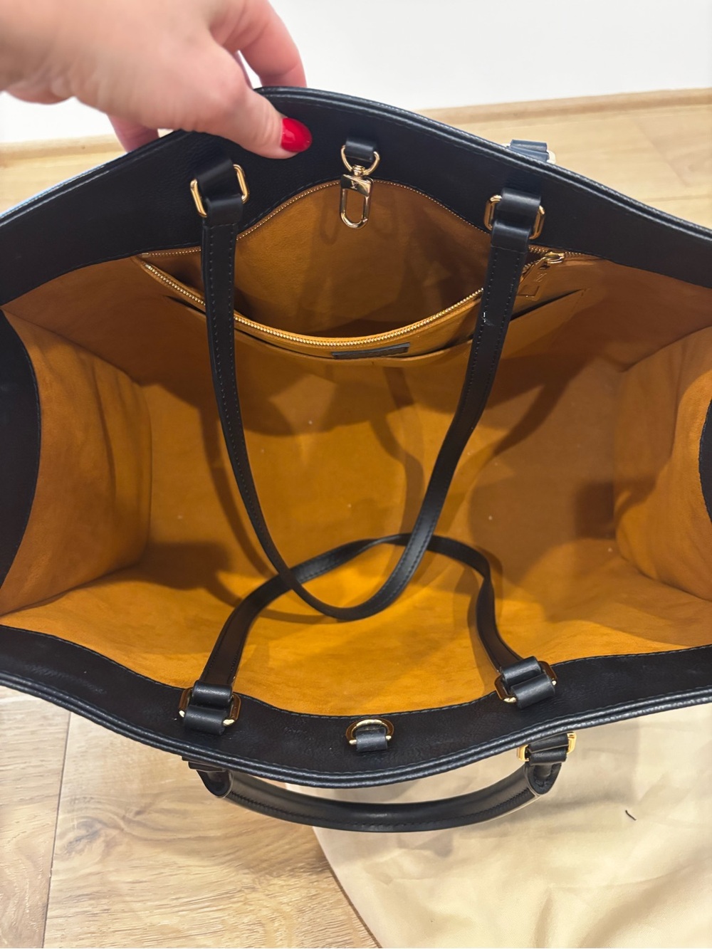 Louis Vuitton Black OnTheGo Empreinte GM Leather Tote Bag - Picture 10 of 13